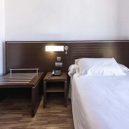 Hotell Globales Castillo De Ayud