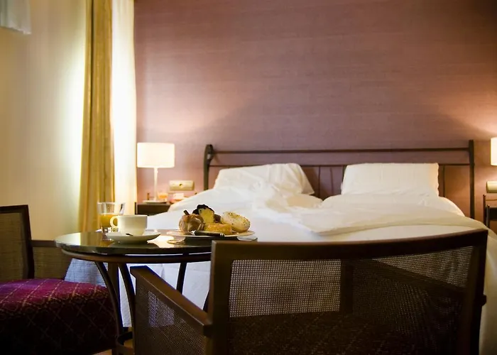 Hotell Globales Castillo De Ayud